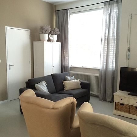 Raadhuis Egmond Egmond aan den Hoef Kamer foto