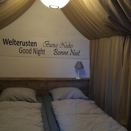 Raadhuis Egmond Egmond aan den Hoef Kamer foto
