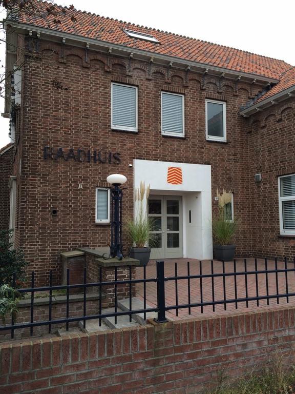Raadhuis Egmond Egmond aan den Hoef Kamer foto