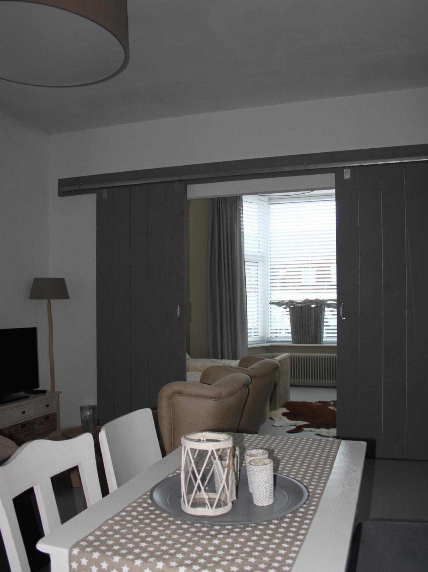 Raadhuis Egmond Egmond aan den Hoef Kamer foto