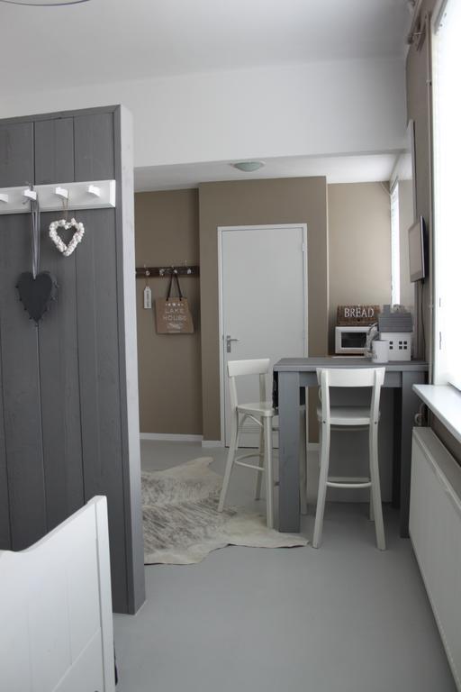 Raadhuis Egmond Egmond aan den Hoef Kamer foto